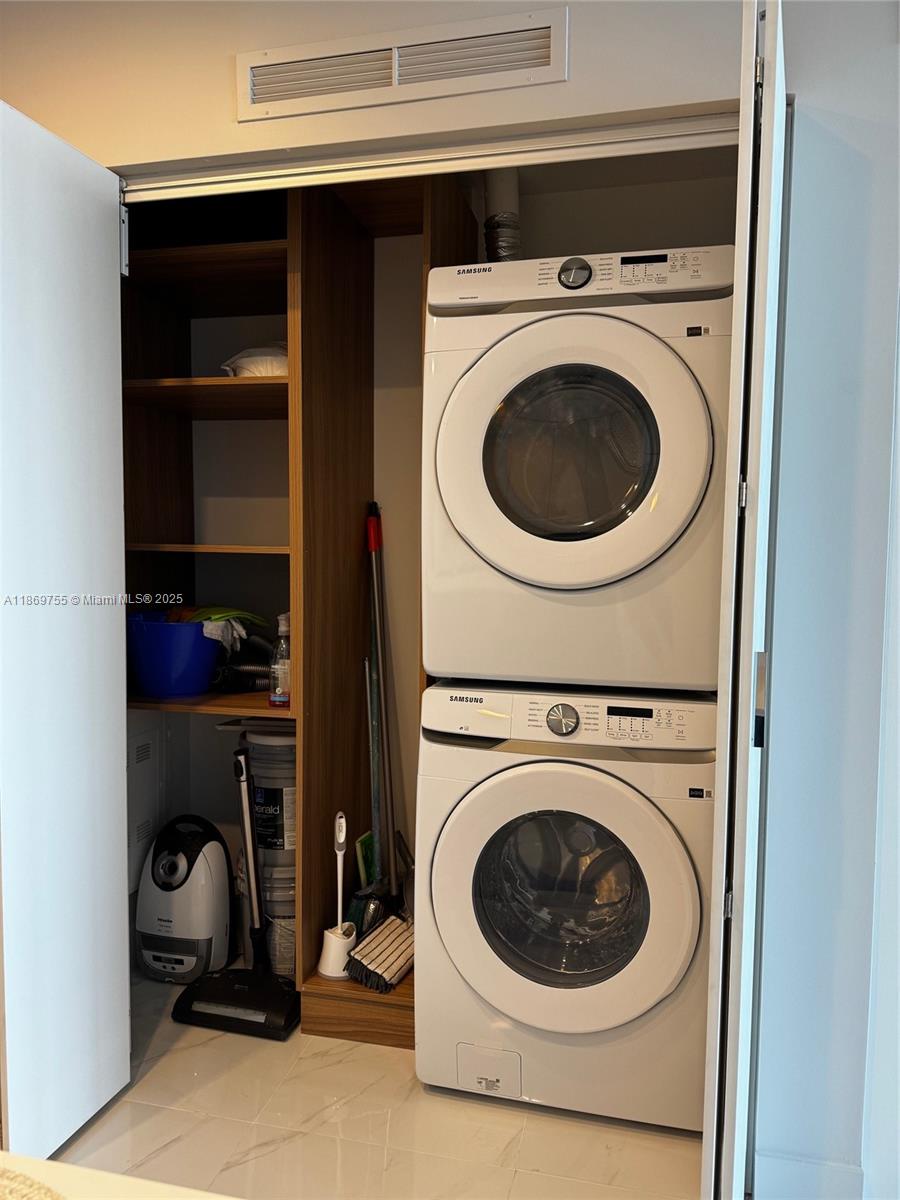 700 Northeast 24th Street, Unit 2206 Miami, FL 33137 - Photo 35 of 41 a utility room with dryer and washer