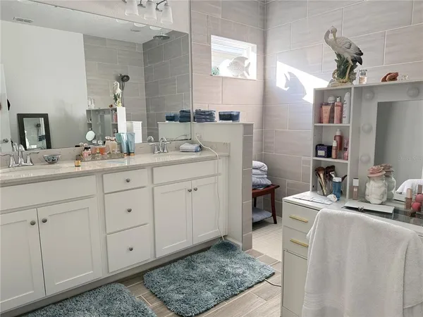 a en suite bathroom with double sink and a mirror