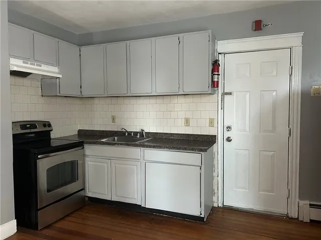 $1,650 | 915 Dexter Street, Unit 2R, Central Falls, RI 02863
