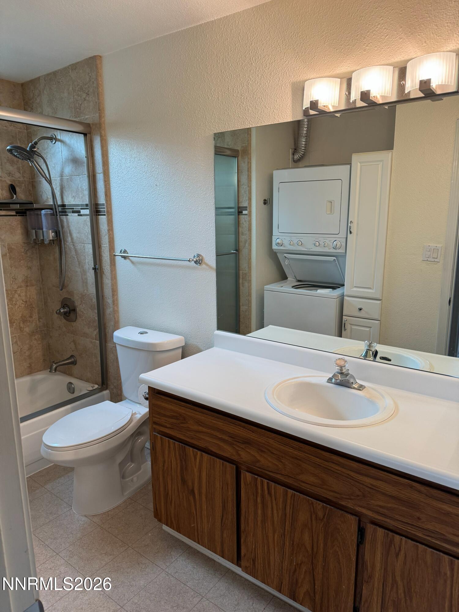400 South Saliman Road, Unit 14 Carson City, NV 89701 - Photo 26 of 35 a bathroom with a sink toilet and shower