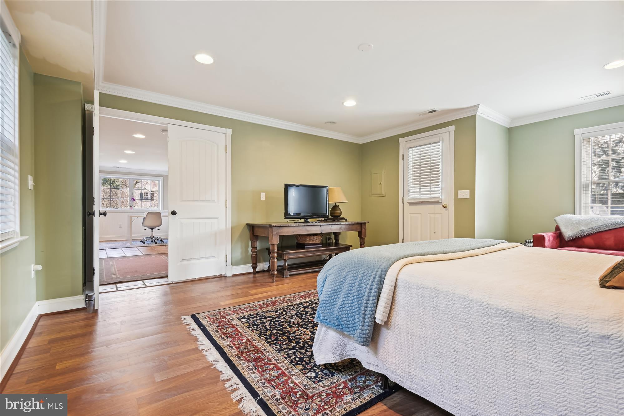 6400 Murray Hill Road Baltimore, MD 21212 - Photo 31 of 71 Main Level Great Room currently used as Guest Room