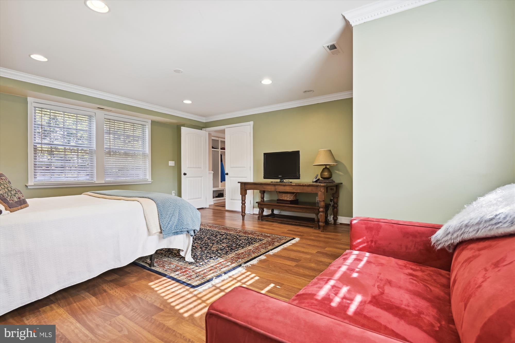 6400 Murray Hill Road Baltimore, MD 21212 - Photo 32 of 71 Main Level Great Room currently used as Guest Room