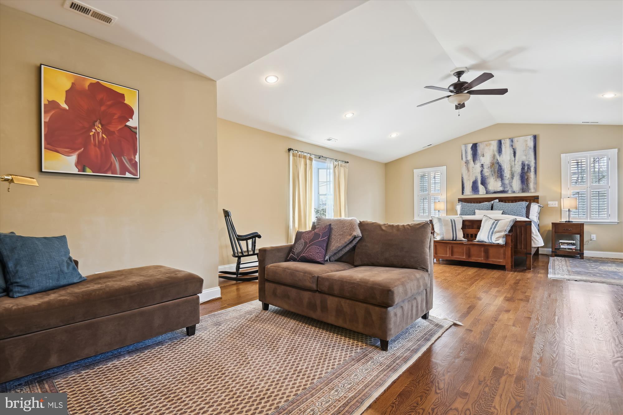 6400 Murray Hill Road Baltimore, MD 21212 - Photo 39 of 71 Spacious 2nd level Primary Suite w/ sitting area