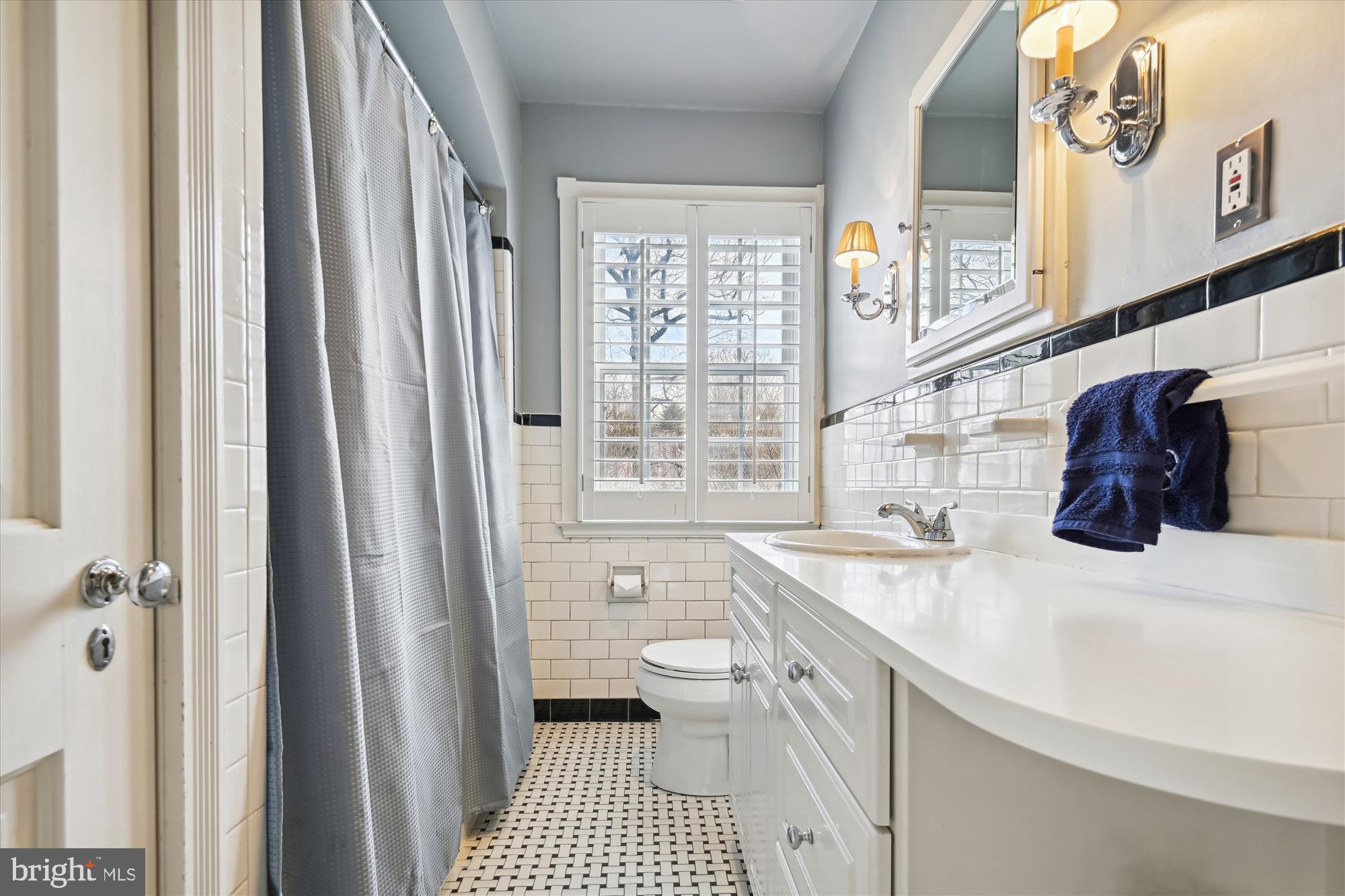 6400 Murray Hill Road Baltimore, MD 21212 - Photo 50 of 71 Full hallway Bath in upper level