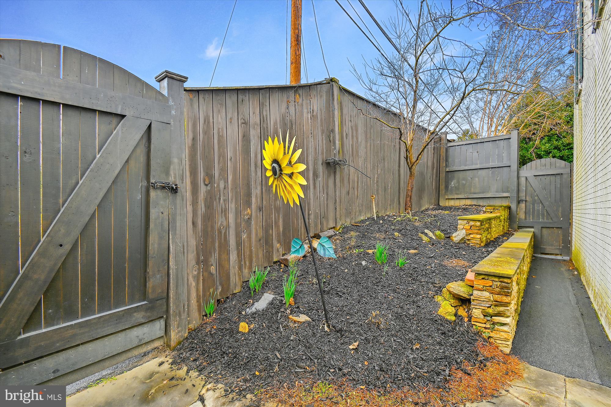 6400 Murray Hill Road Baltimore, MD 21212 - Photo 65 of 71 Privacy fence to Pratt