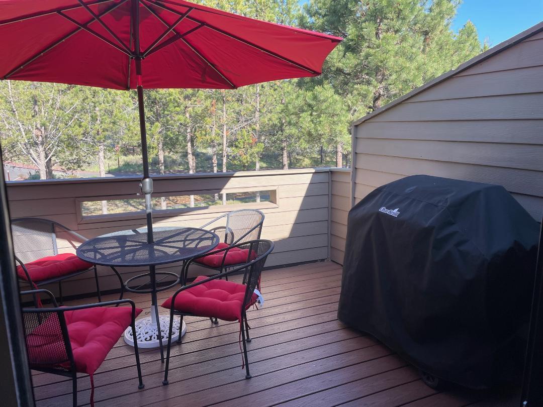 17750 West West Core Road, Unit 14 Sunriver, OR 97707 - Photo 25 of 26 patio