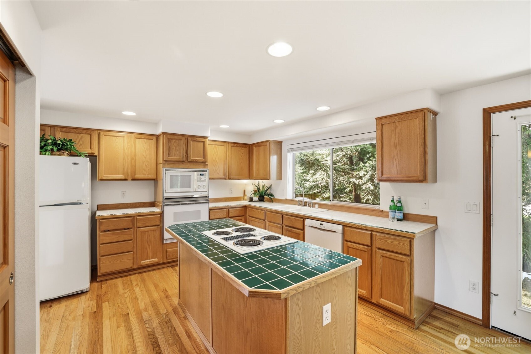 32413 7th Avenue Southwest Federal Way, WA 98023 - Photo 11 of 39 a kitchen with a sink stove and refrigerator