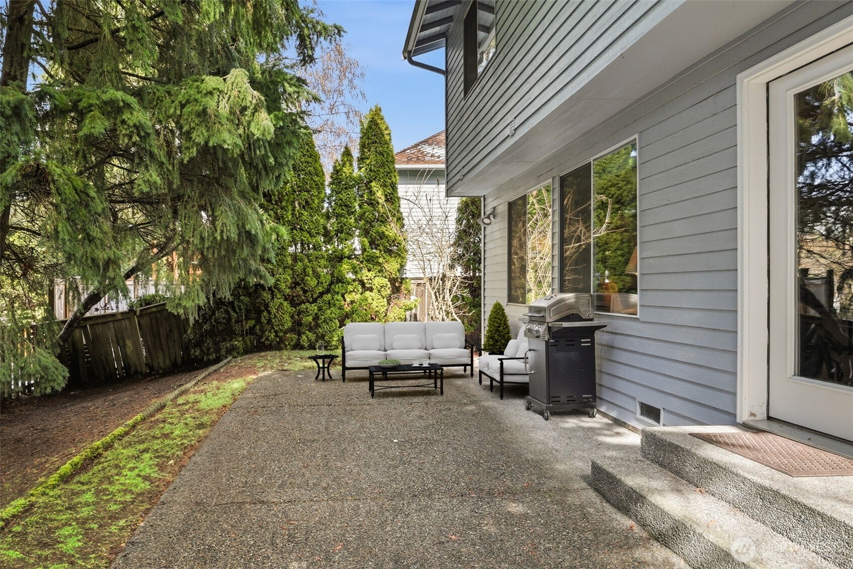 32413 7th Avenue Southwest Federal Way, WA 98023 - Photo 33 of 39 a view of a patio with table and chairs and potted plants