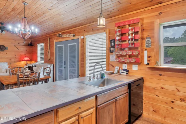 $385,000 | 1148 Laurel Road, Townsend, TN 37882