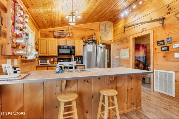 $385,000 | 1148 Laurel Road, Townsend, TN 37882