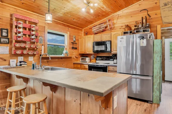 $385,000 | 1148 Laurel Road, Townsend, TN 37882