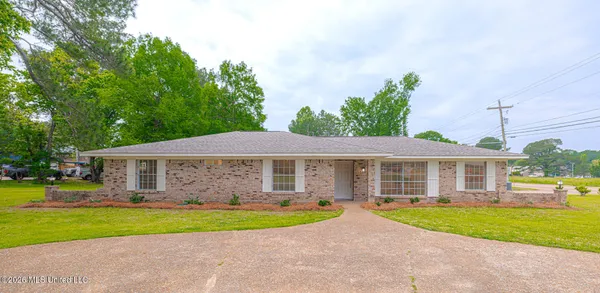 $299,500 | 1206 Sunset Drive, Canton, MS 39046