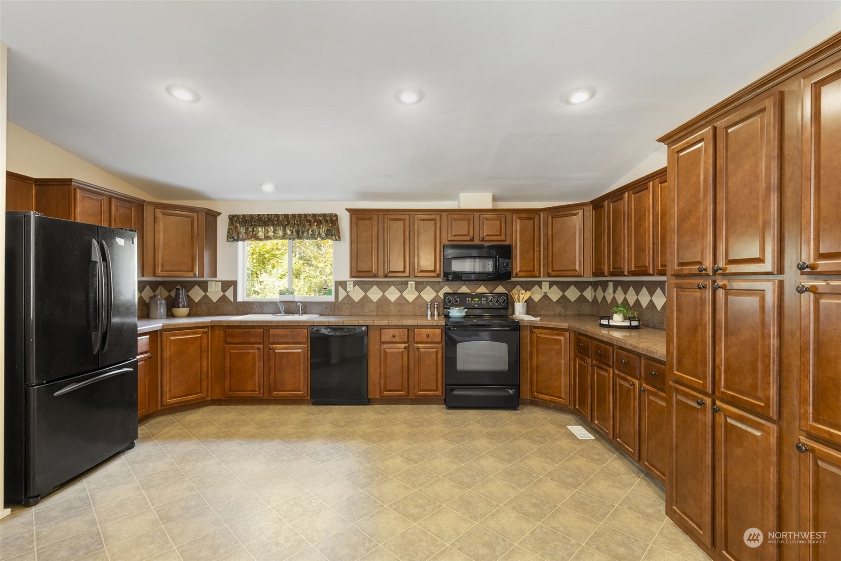 111 Northeast Raintree Lane Tahuya, WA 98588 - Photo 9 of 35 Gallery Image 9