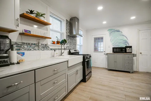 $69,900 | 2000 West Antoinette Street, Peoria, IL 61605