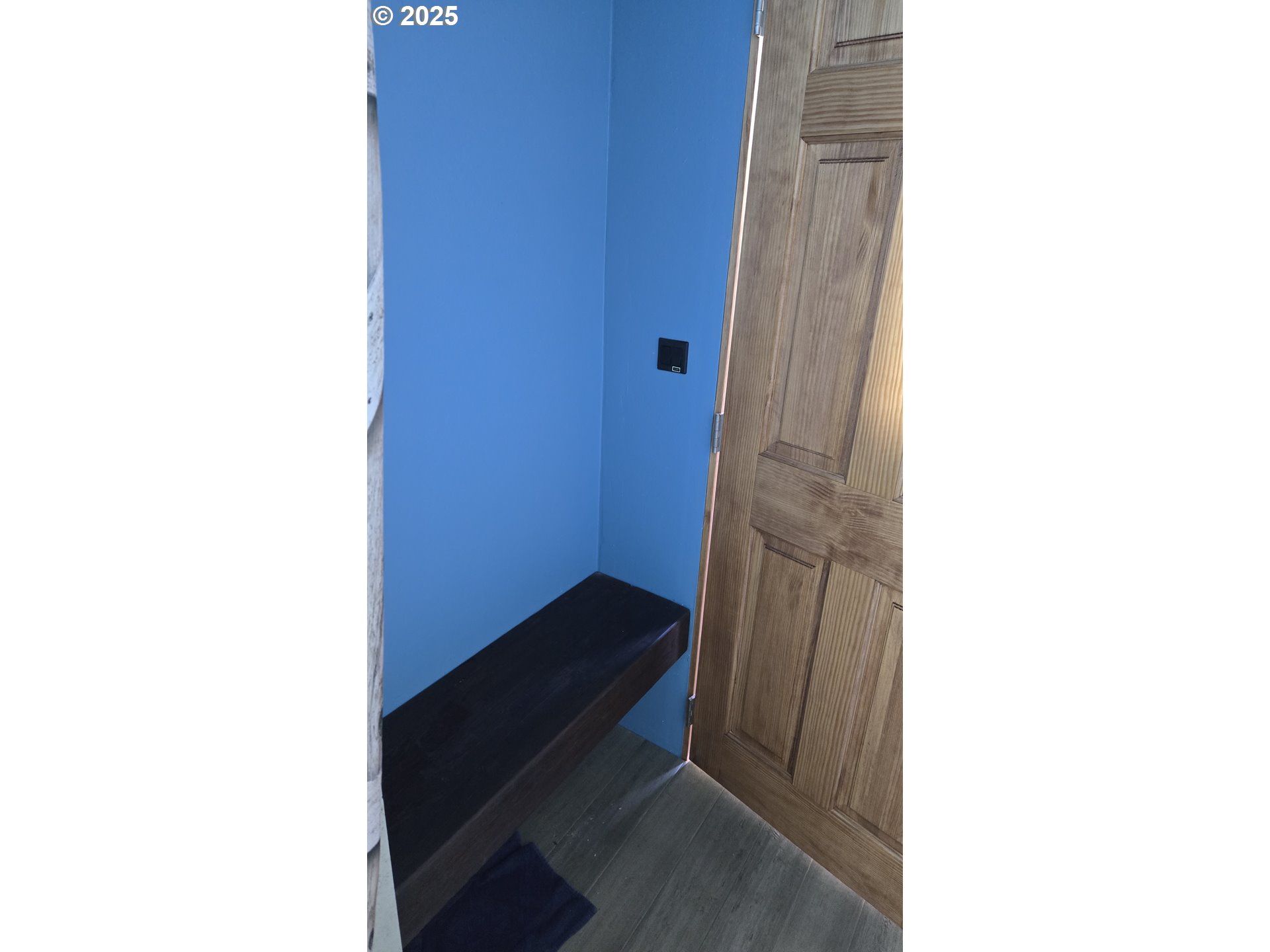 Pine Ridge, Unit 54 Goldendale, WA 98620 - Photo 19 of 43 a room with curtain