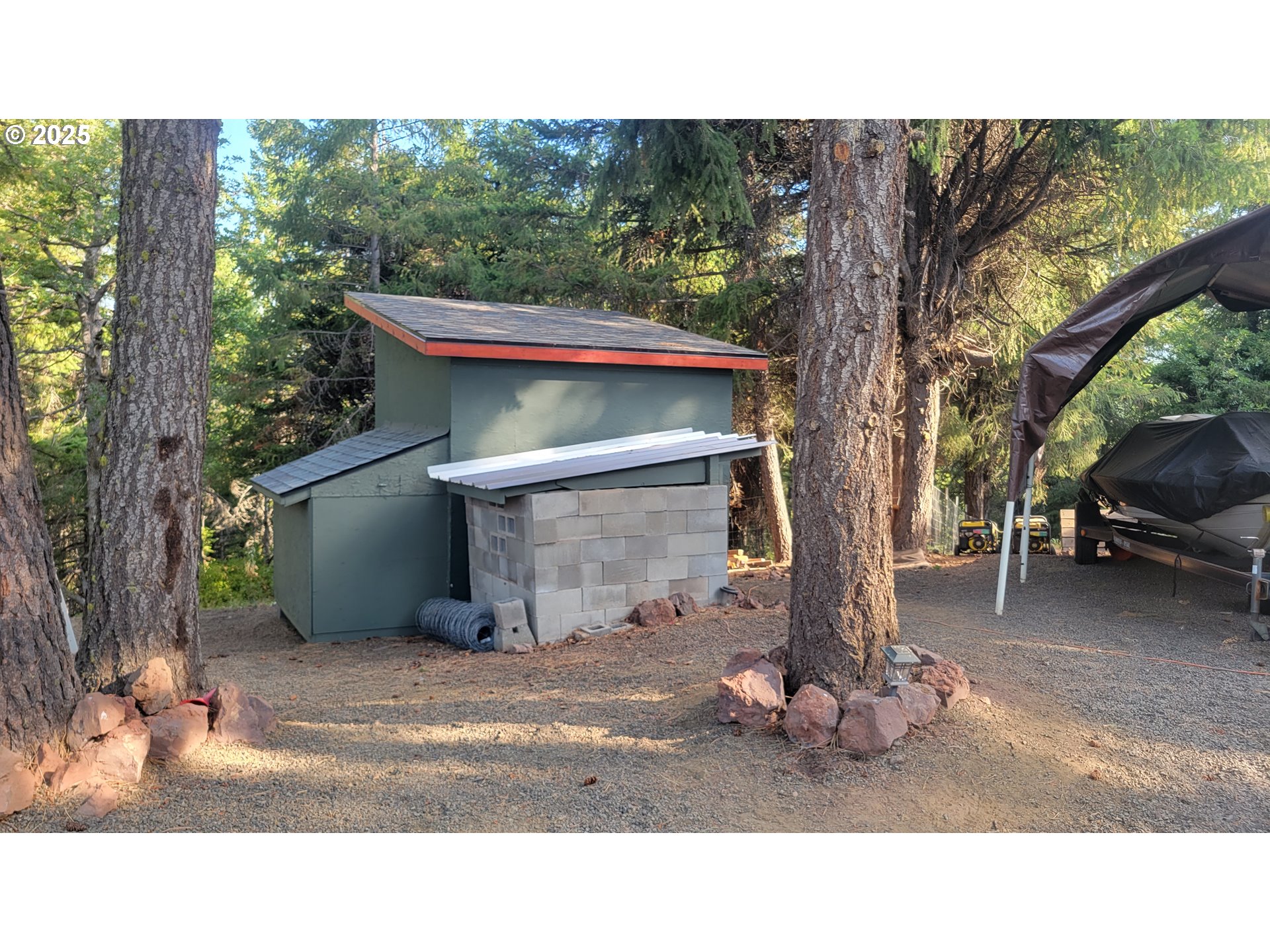 Pine Ridge, Unit 54 Goldendale, WA 98620 - Photo 25 of 43 a black and white photo of a house