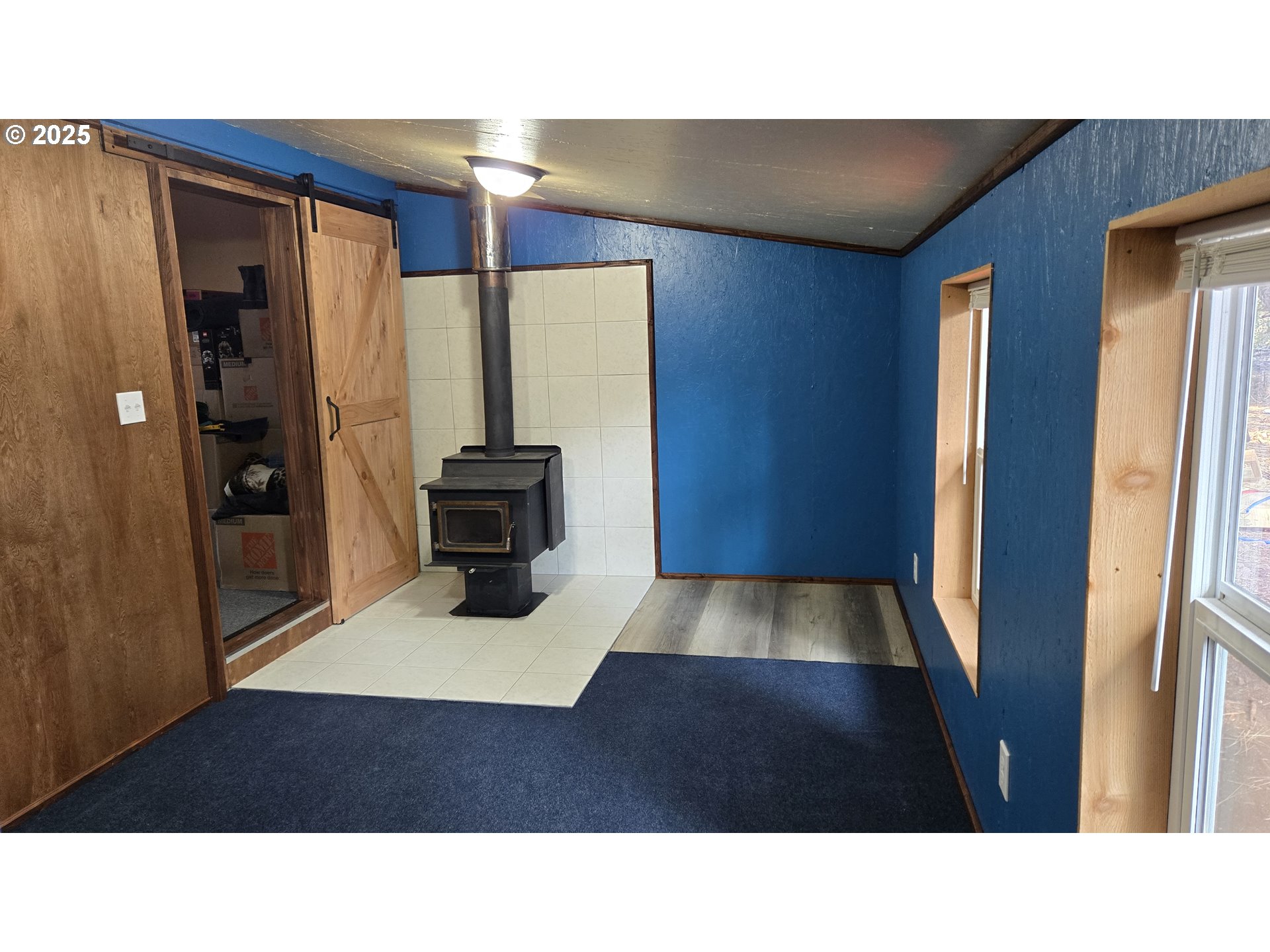 Pine Ridge, Unit 54 Goldendale, WA 98620 - Photo 10 of 43 a black and white photo of a room