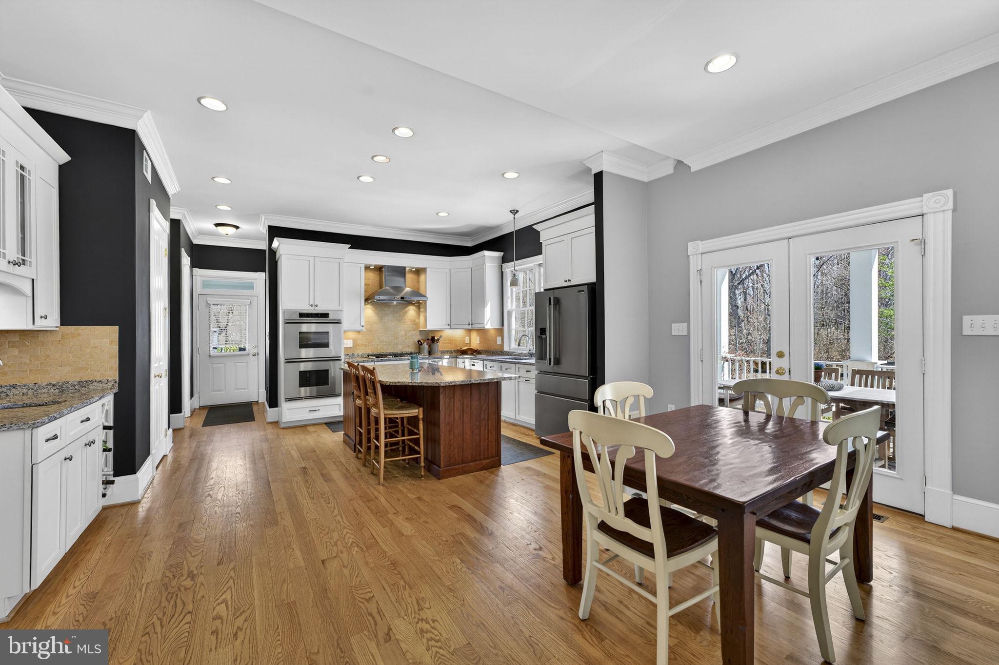 18940 Airmont Road Purcellville, VA 20132 - Photo 20 of 91 Bright Gourmet Kitchen with Casual Dining