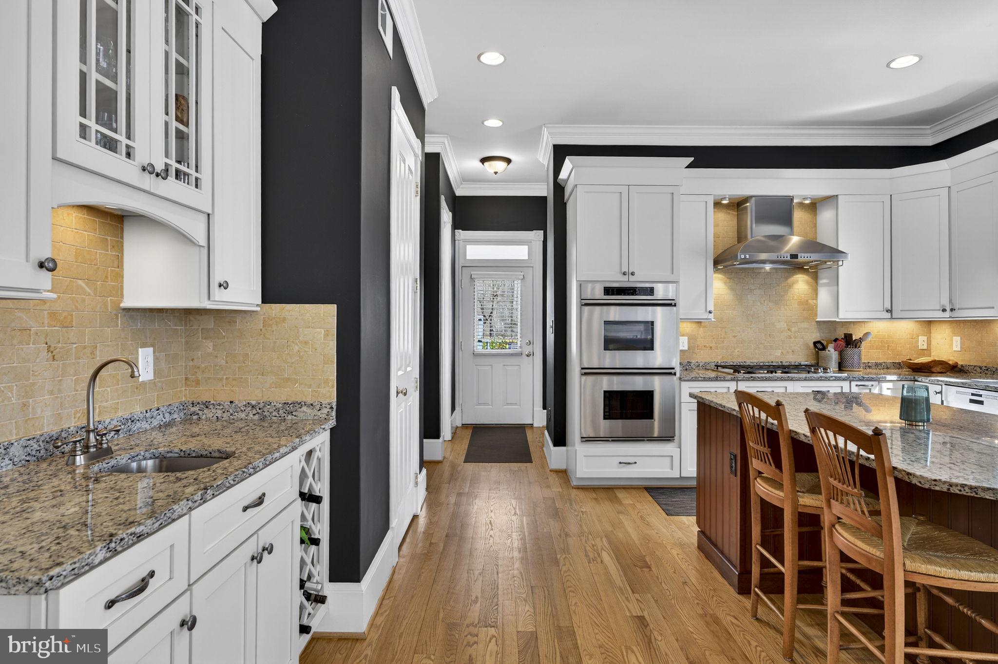 18940 Airmont Road Purcellville, VA 20132 - Photo 21 of 91 Spacious Gourmet Kitchen with Butler's Area