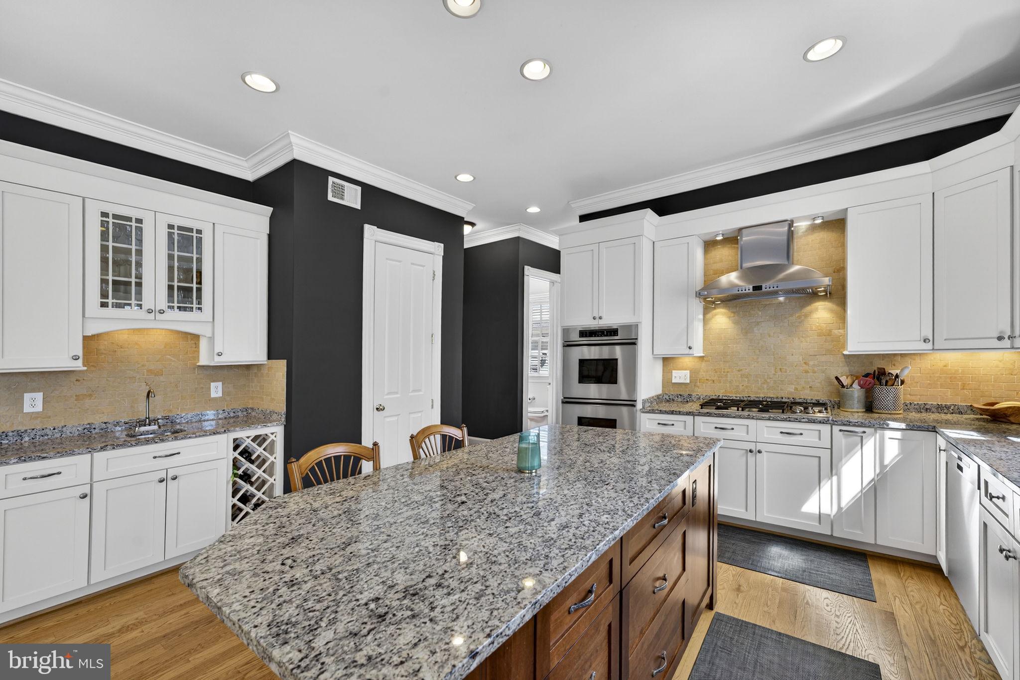 18940 Airmont Road Purcellville, VA 20132 - Photo 23 of 91 Large Kitchen with Butler Area