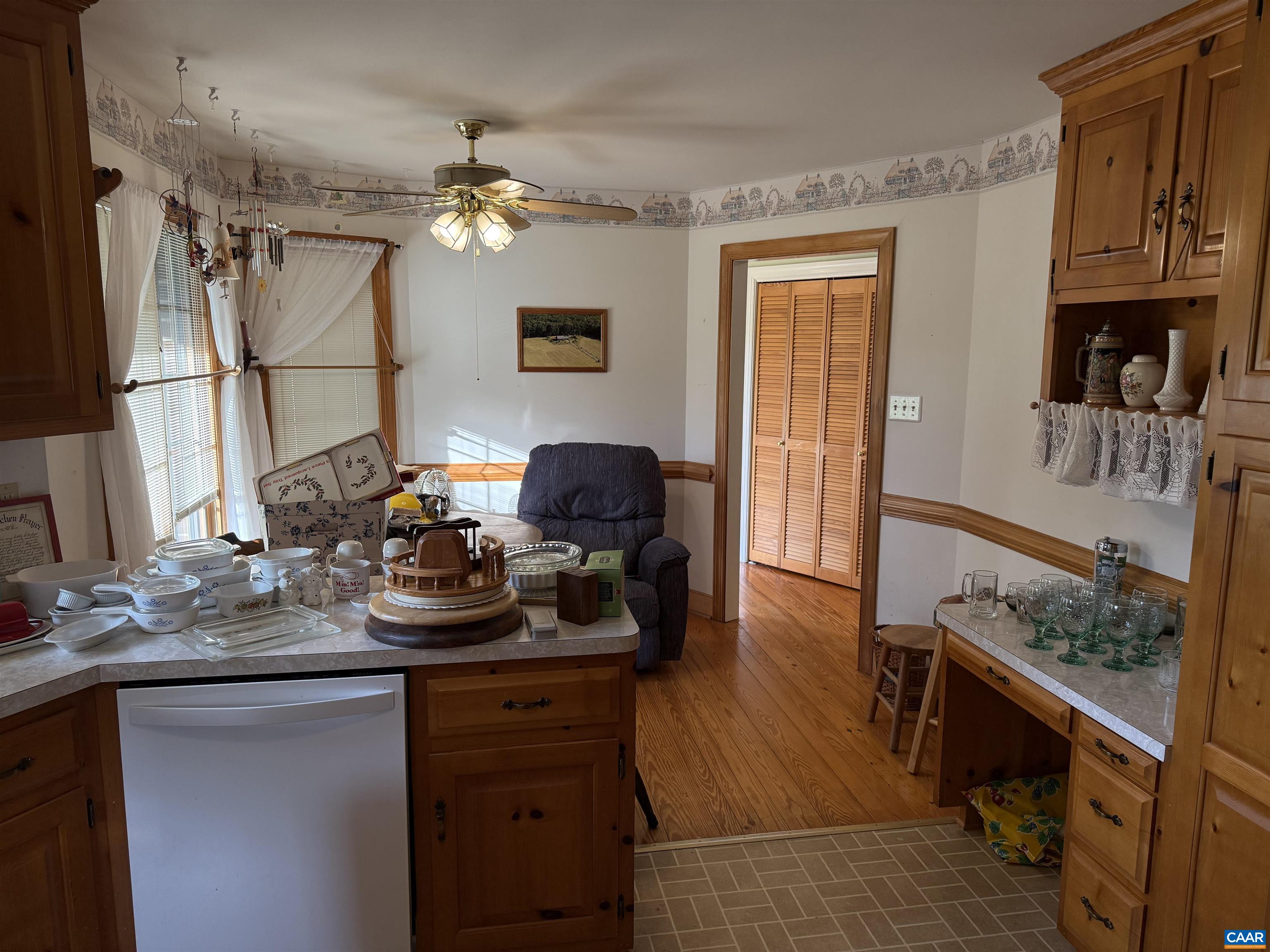5051 Shannon Hill Road Kents Store, VA 23084 - Photo 23 of 67 Large Eat-In Kitchen