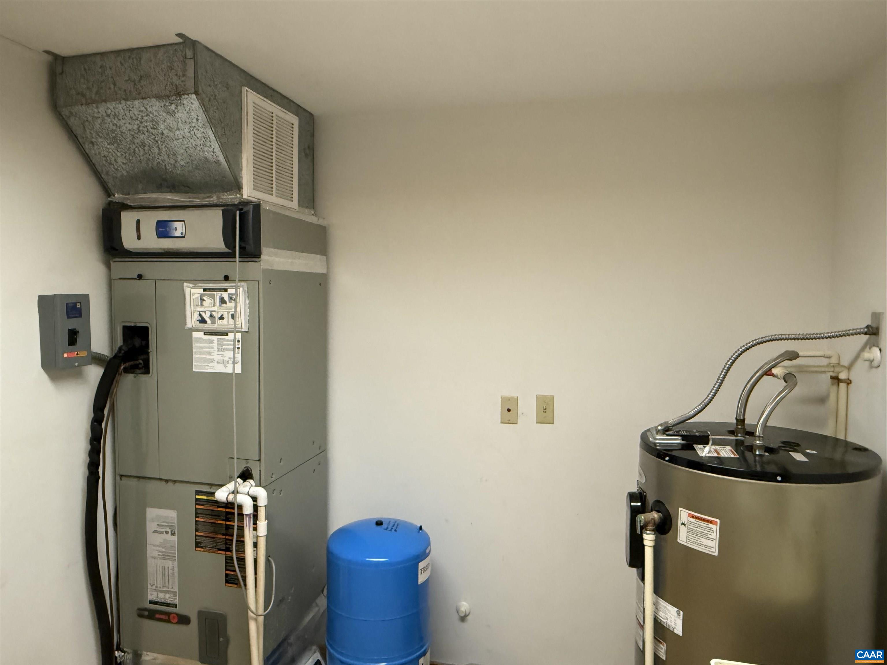 5051 Shannon Hill Road Kents Store, VA 23084 - Photo 44 of 67 Pantry/Laundry/Utility