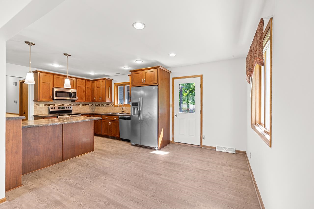 2000 Juniper Lane Plover, WI 54467 - Photo 16 of 55