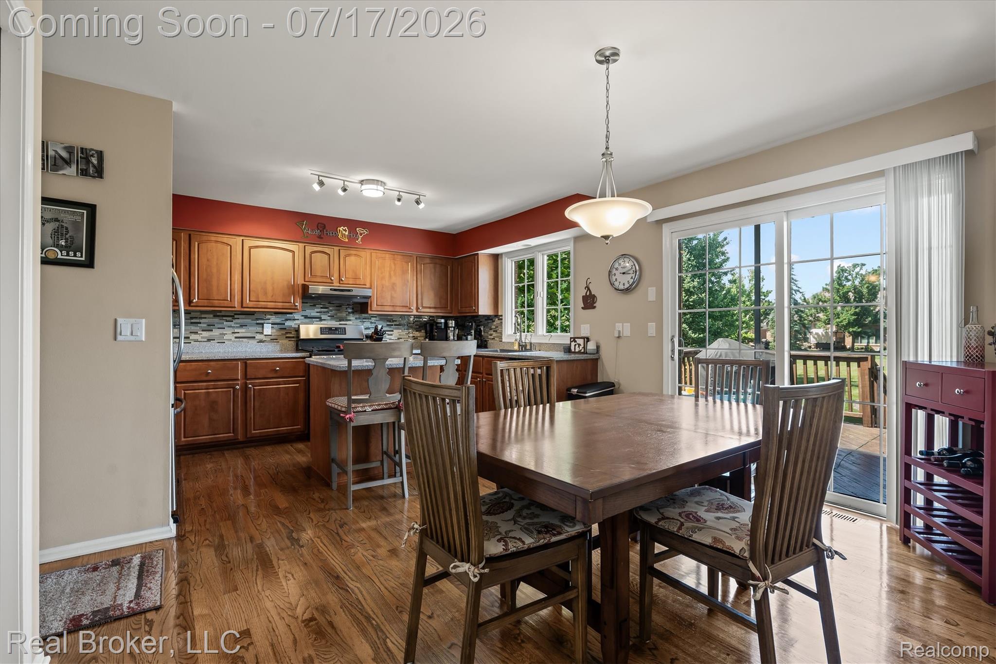 45192 Thornhill Road Canton, MI 48188 - Photo 5 of 34 Hardwood flooring throughout the kitchen and dining area