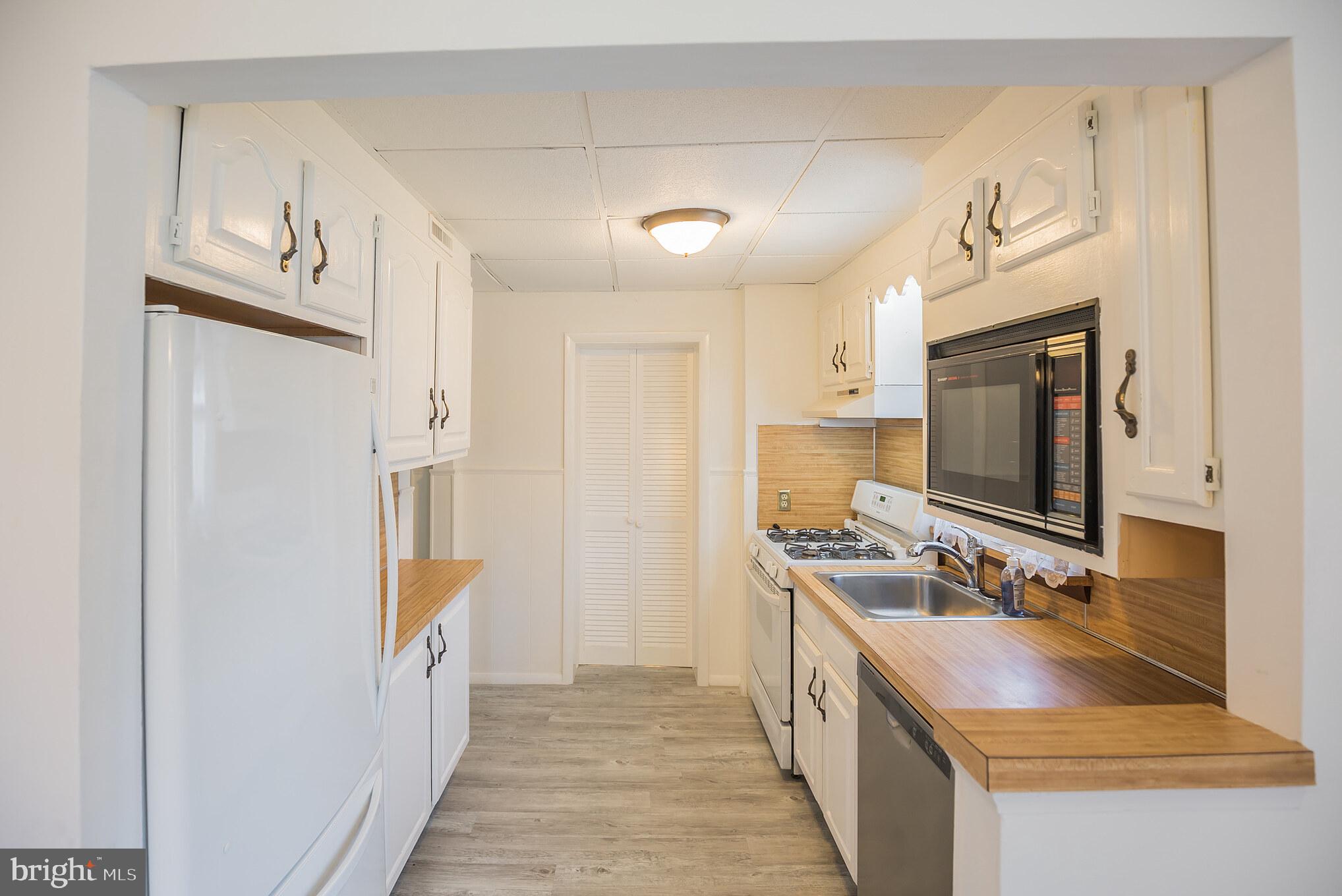 834 Springhill Road Secane, PA 19018 - Photo 16 of 30 Kitchen