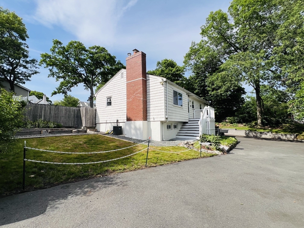 16 Ridge Avenue Lynn, MA 01905 - Photo 4 of 28