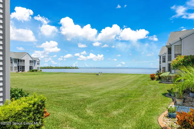 a view of a terrace with sky view