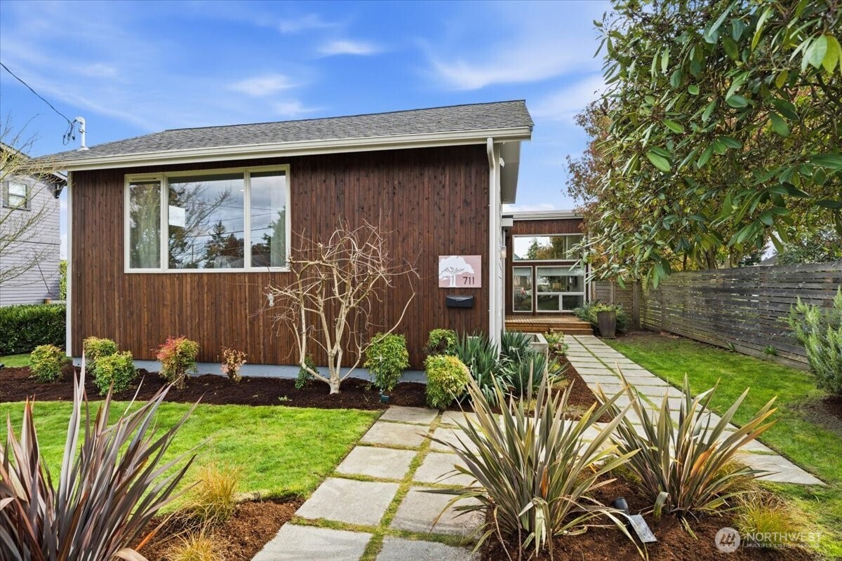 711 North 97th Street Seattle, WA 98103 - Photo 3 of 39