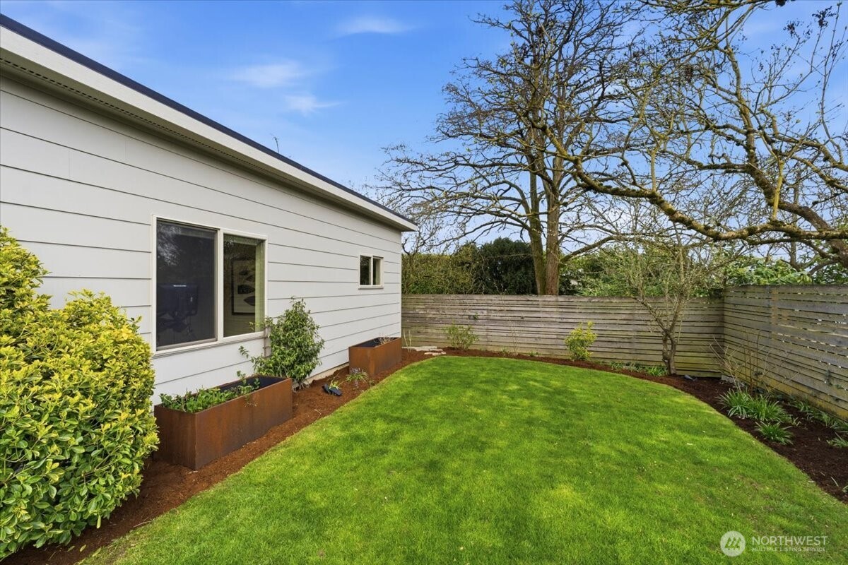 711 North 97th Street Seattle, WA 98103 - Photo 31 of 39