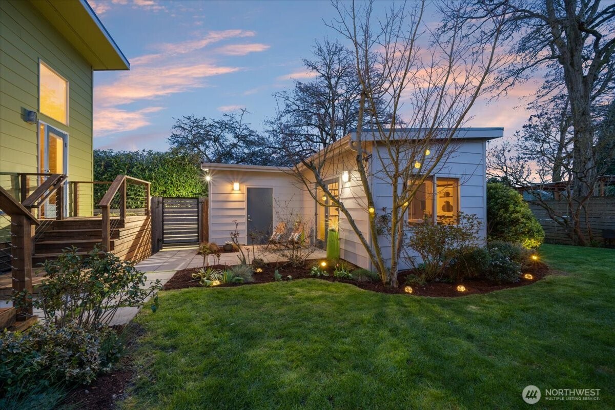 711 North 97th Street Seattle, WA 98103 - Photo 34 of 39