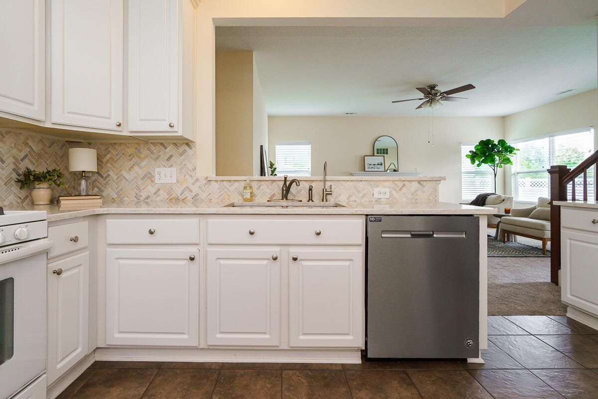 5851 Myrick Road Dublin, OH 43016 - Photo 10 of 37 kitchen