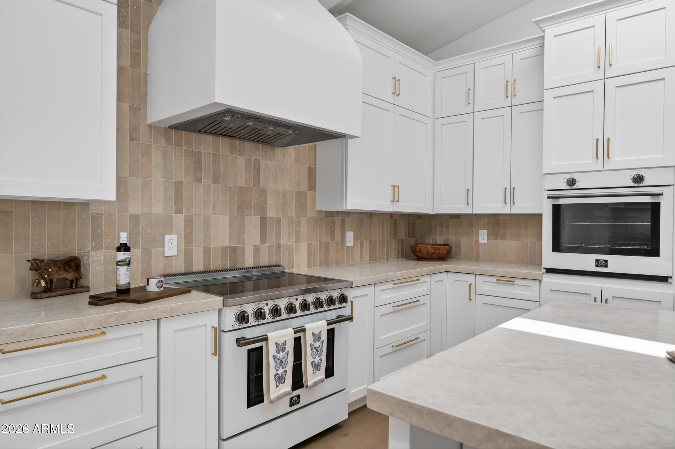 4048 East Edgemont Avenue Phoenix, AZ 85018 - Photo 7 of 88 Kitchen