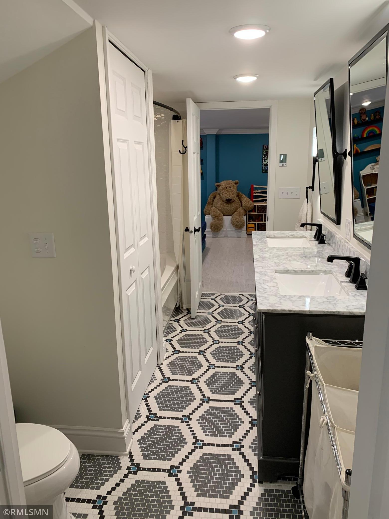 5534 Washburn Avenue South Minneapolis, MN 55410 - Photo 24 of 29