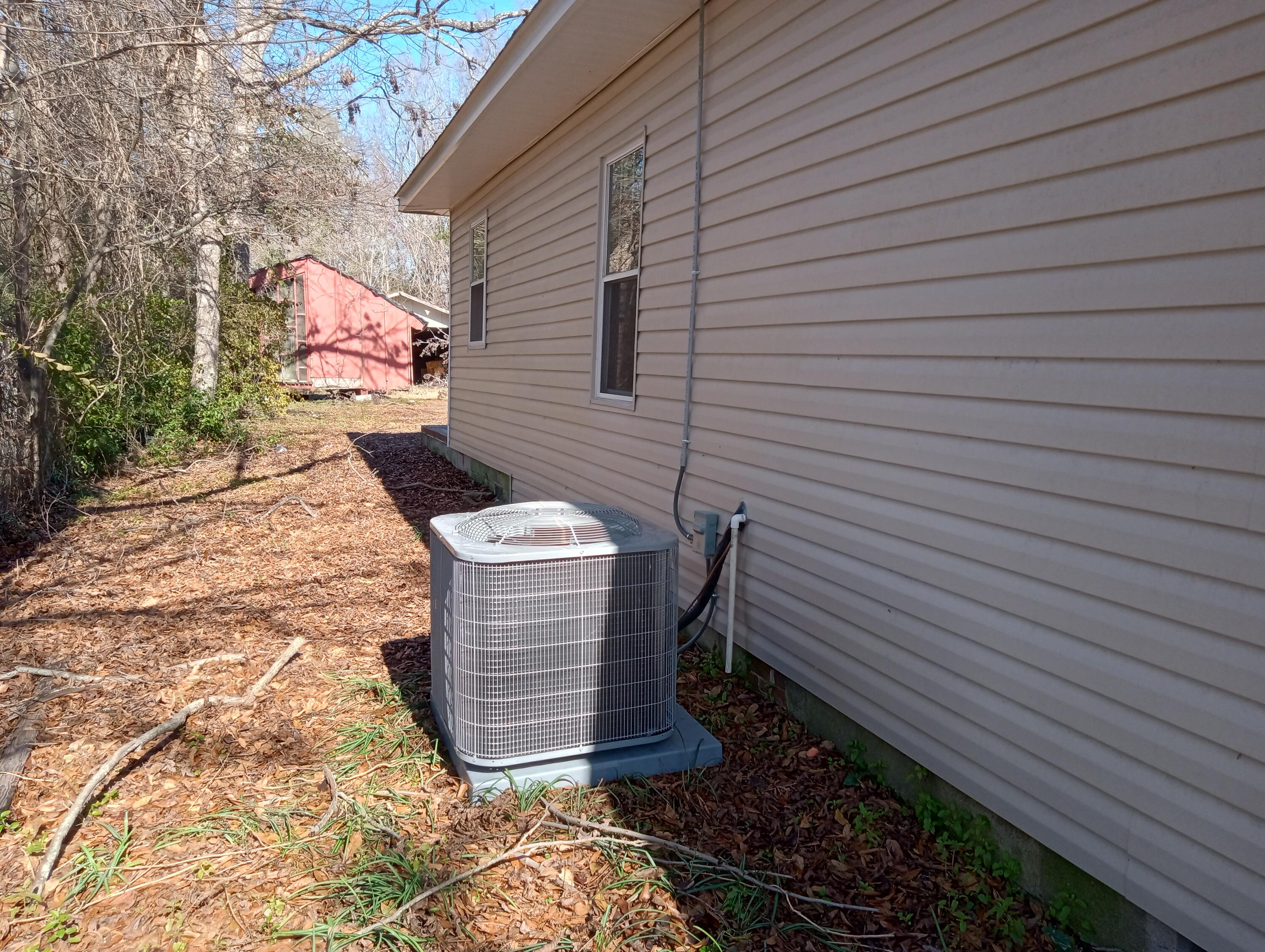 124 West Street Thomson, GA 30824 - Photo 5 of 5 124 West Street Left Side