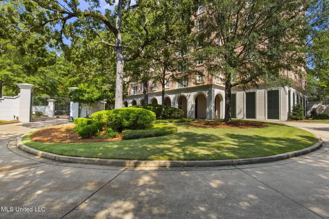 $530,000 | 1200 Meadowbrook Road, Unit 11, Jackson, MS 39206