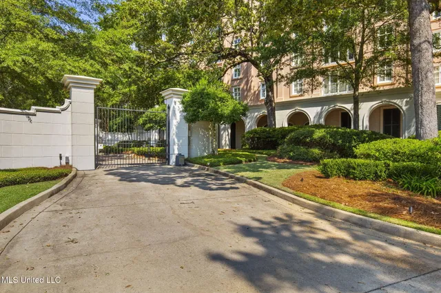 $530,000 | 1200 Meadowbrook Road, Unit 11, Jackson, MS 39206