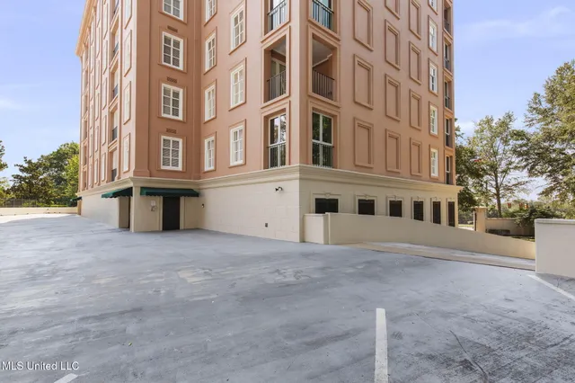 $530,000 | 1200 Meadowbrook Road, Unit 11, Jackson, MS 39206