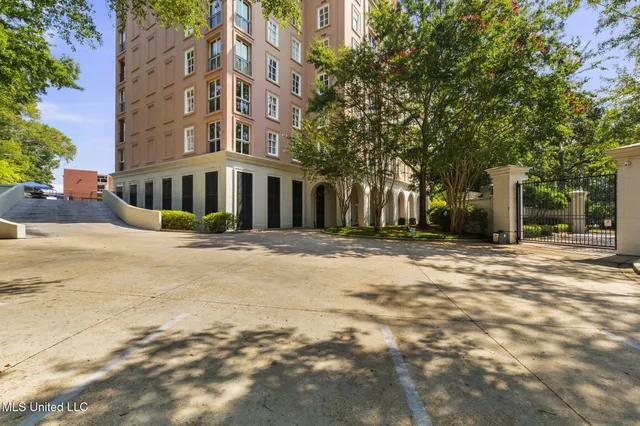 $530,000 | 1200 Meadowbrook Road, Unit 11, Jackson, MS 39206