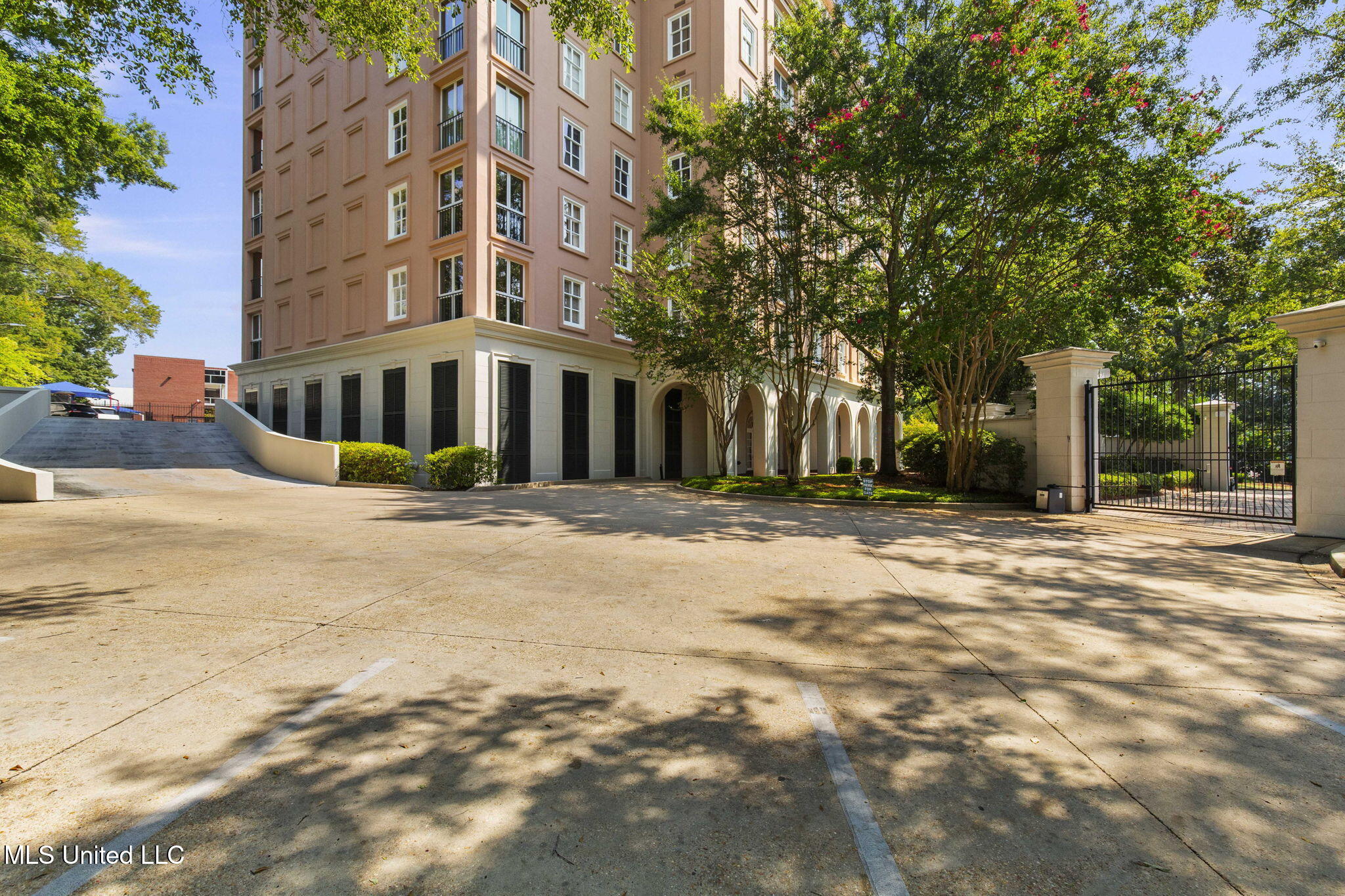 1200 Meadowbrook Road, Unit 11 Jackson, MS 39206 - Photo 16 of 75 60-web-or-mls-Barrington-Unit 11-60