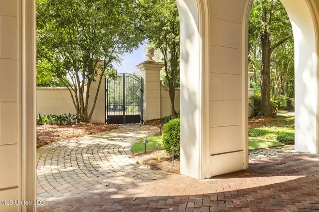 $530,000 | 1200 Meadowbrook Road, Unit 11, Jackson, MS 39206