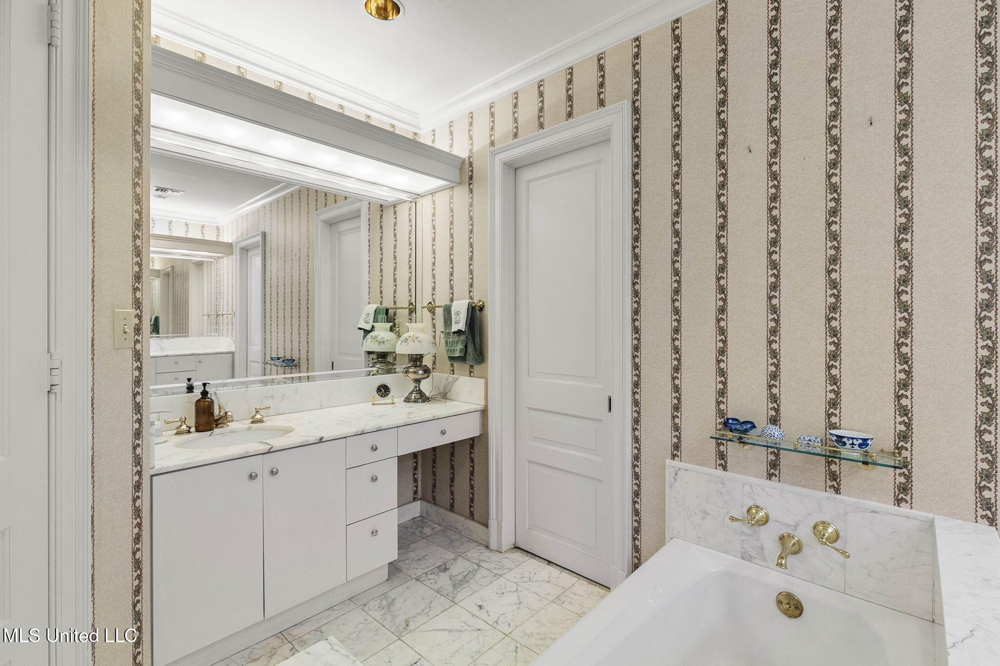 1200 Meadowbrook Road, Unit 11 Jackson, MS 39206 - Photo 23 of 75 54-web-or-mls-Barrington-Unit 11-54