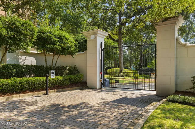 $530,000 | 1200 Meadowbrook Road, Unit 11, Jackson, MS 39206