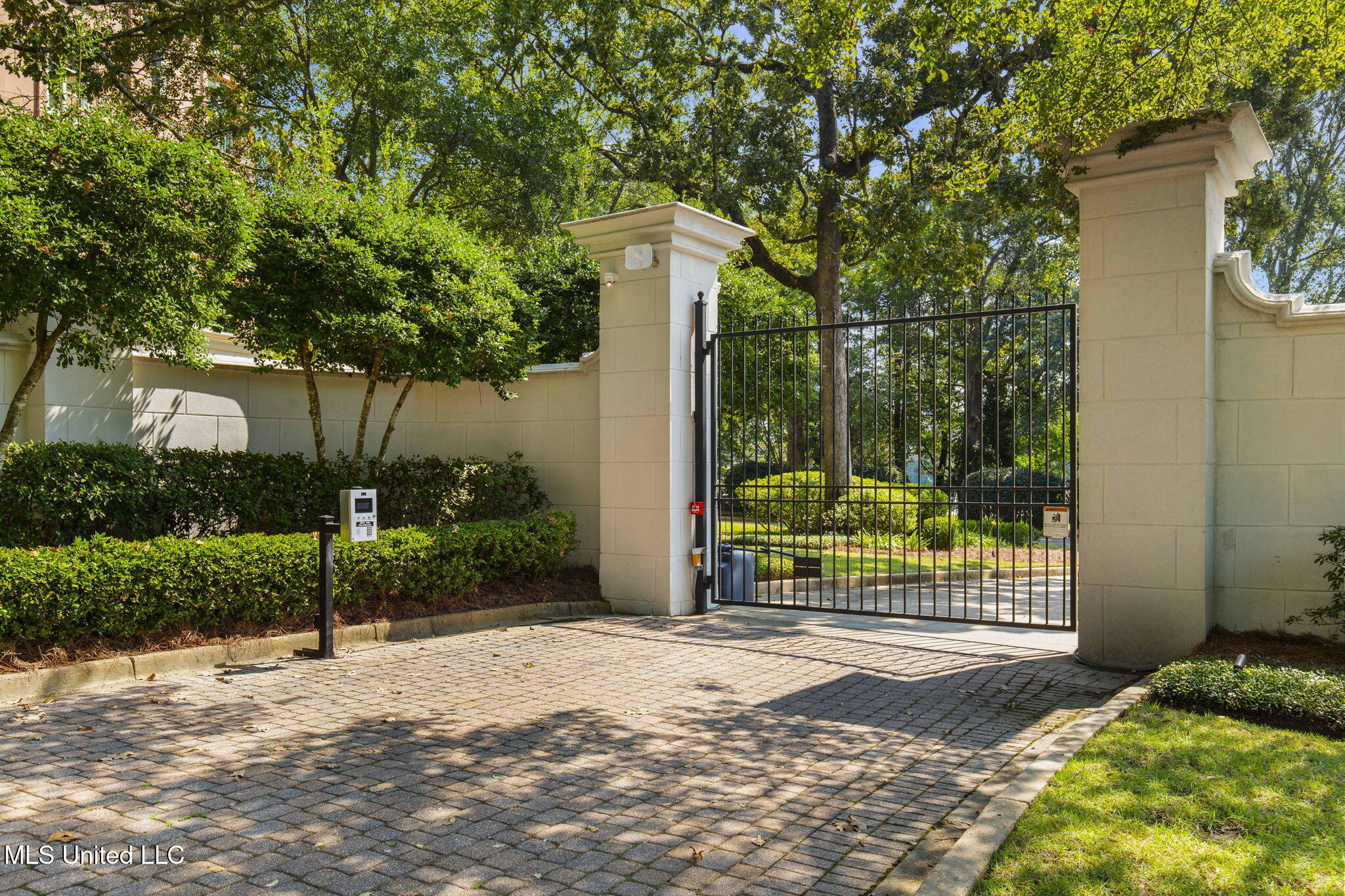 1200 Meadowbrook Road, Unit 11 Jackson, MS 39206 - Photo 8 of 75 69-web-or-mls-Barrington-Unit 11-69