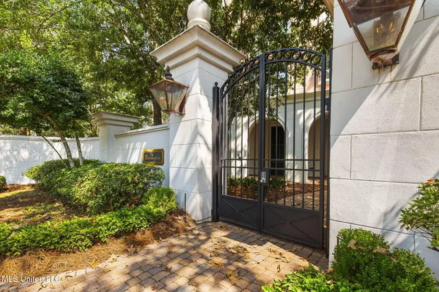 $530,000 | 1200 Meadowbrook Road, Unit 11, Jackson, MS 39206