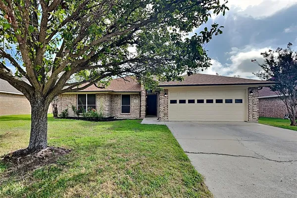 $2,100 | 408 Jeffdale Drive, Burleson, TX 76028