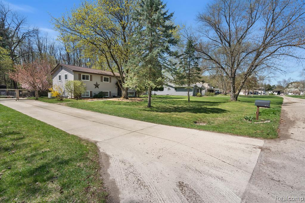 3286 Spring Meadow Drive Rochester, MI 48306 - Photo 7 of 55